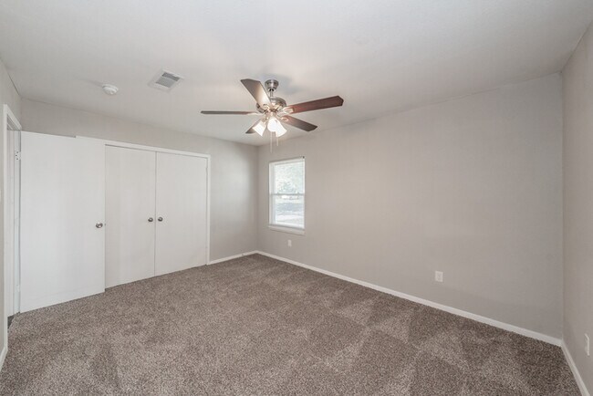 Building Photo - 2914 Scottsbluff Dr