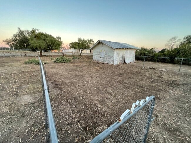 Building Photo - 220 N Main St