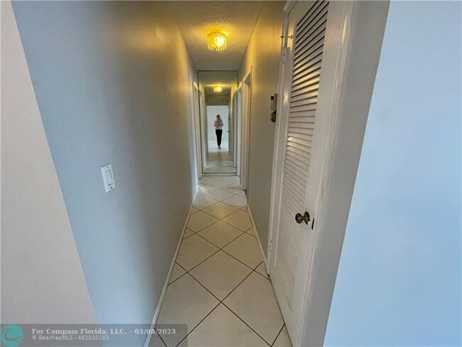 Building Photo - 2180 NE 67th St