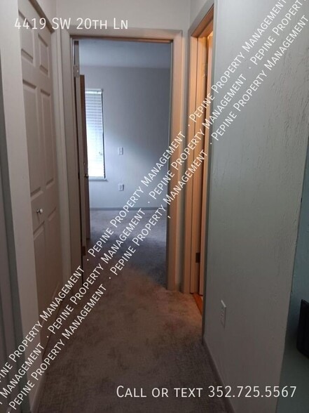 Building Photo - 4419 SW 20th Ln