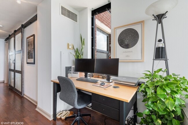 Building Photo - Lakeview with amazing Lake View 1bed/1bath is available for rent now!