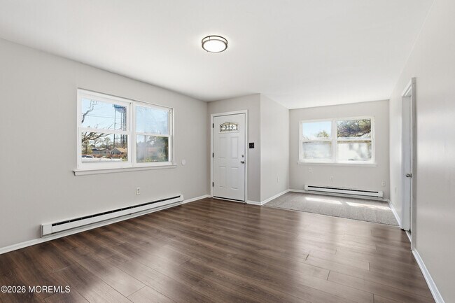 Building Photo - 201 6th St