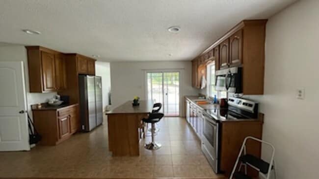 Building Photo - 179 Parker Ln