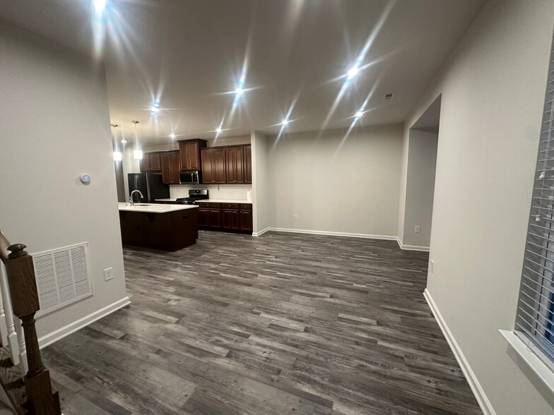 Building Photo - Room in Townhome on Excelsior Grand Ave