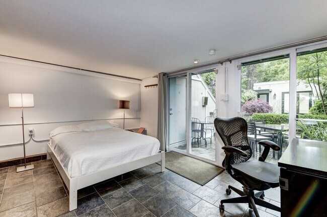 Building Photo - Renovated Contemporary - Available FURNISHED or unfurnished RENTAL