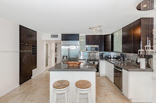 Building Photo - 2301 Collins Ave
