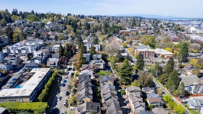 Building Photo - 3Bd/3Ba Seattle Townhouse