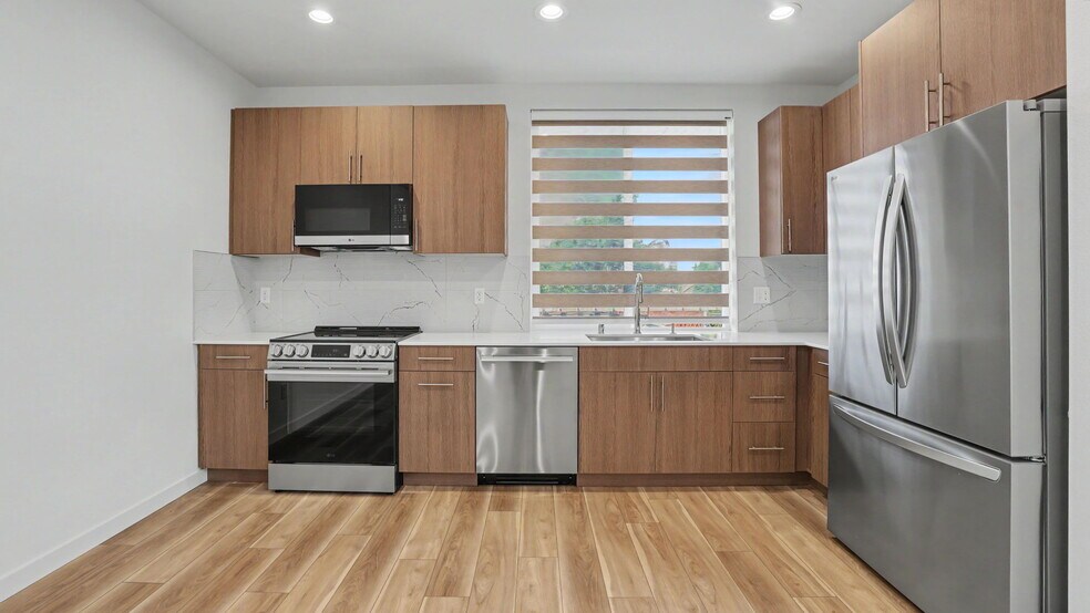 Building Photo - 5567 23rd Ave S