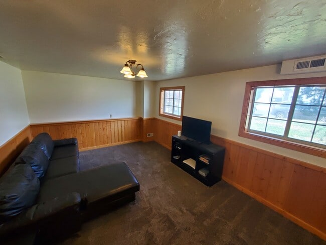 Living room - 1020 E 1275 N