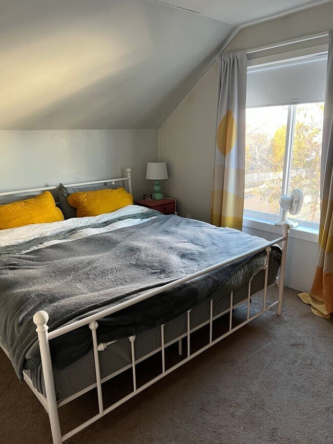 Building Photo - Sunny 2BR Condo in Knightville