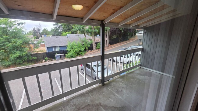 Building Photo - Open Concept Townhome with Balcony