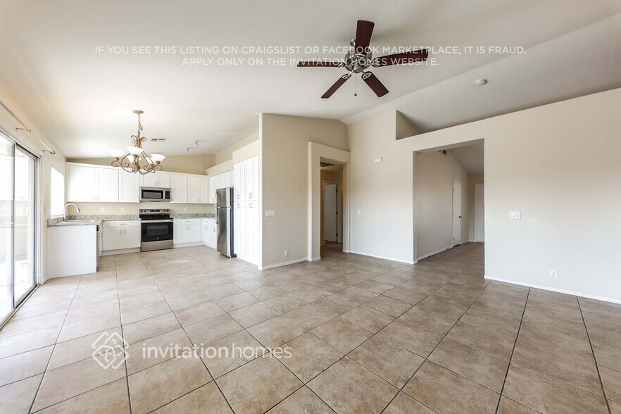 Building Photo - 6615 N 77th Dr