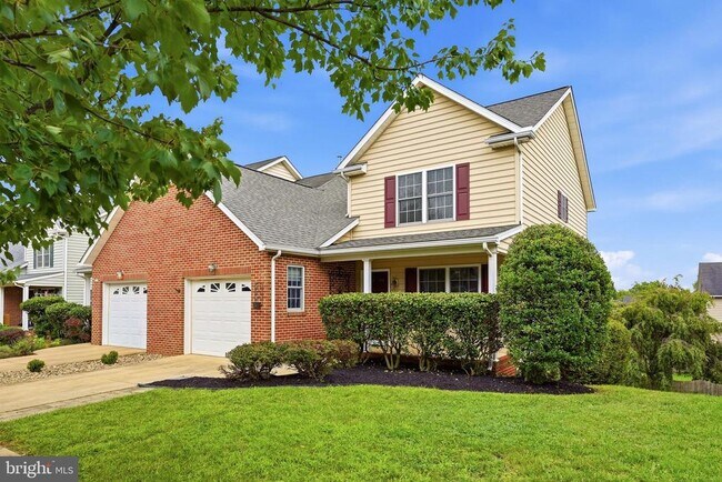 Building Photo - 2068 Stoneleigh Dr