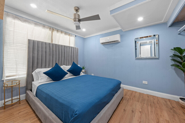 Building Photo - 420 Avenida Alegre