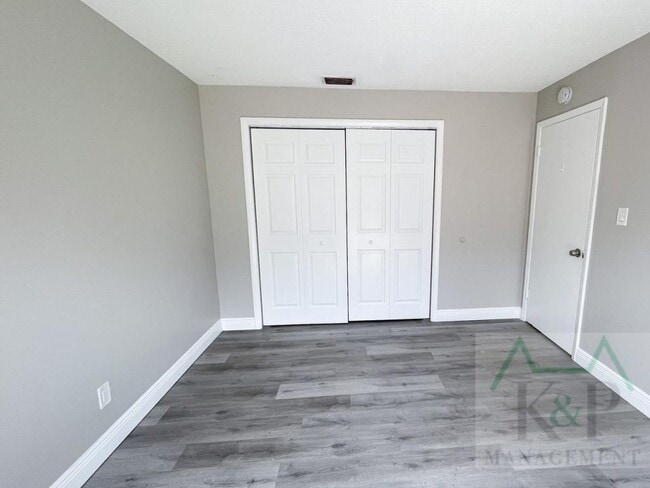 Building Photo - 515 Duchess Ct
