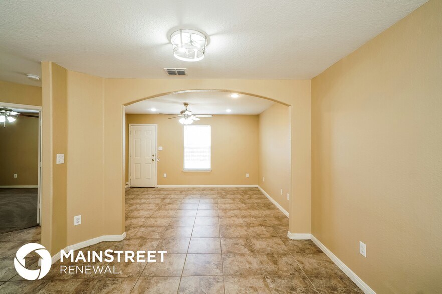 Building Photo - 11247 Pecan Canyon