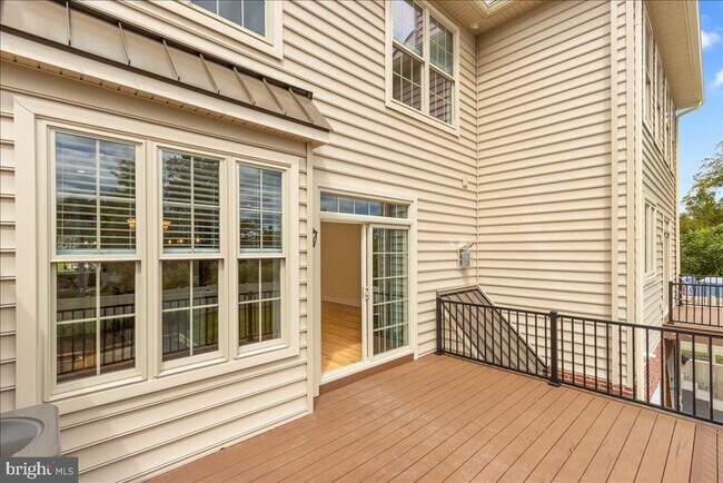 Building Photo - 264 W Ashland St