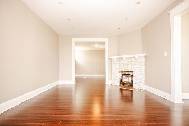 Primary Photo - 2594 Broadway St