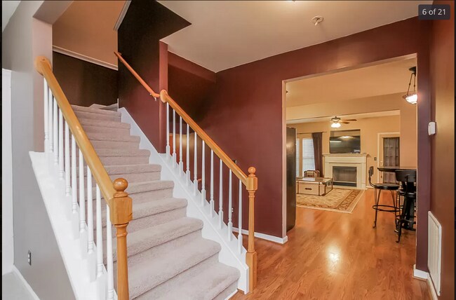 Primary Photo - Gorgeous 2 bed townhome in beautiful Franklin