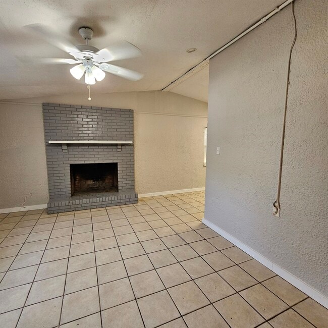 Building Photo - 1516 Majestic Ave
