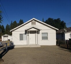 Building Photo - 1121 Kenwood Ave