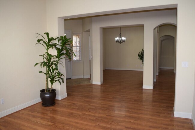 Building Photo - 2768 Westview Dr