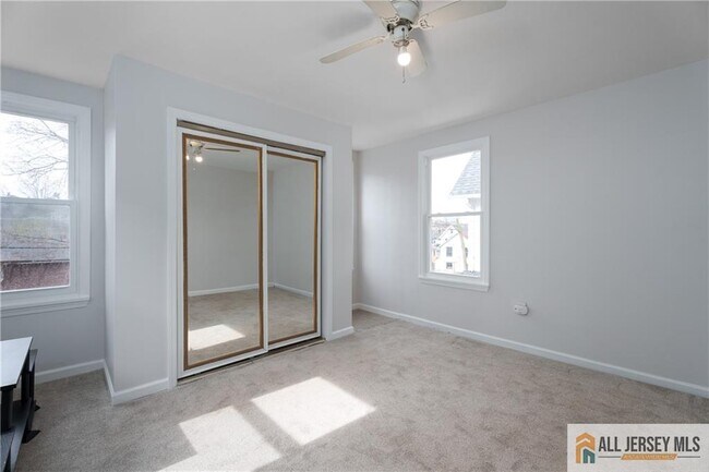 Building Photo - 264 Seaman St