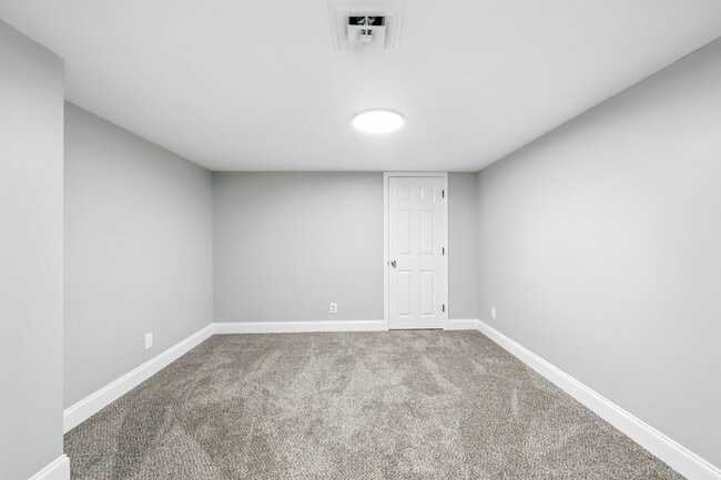 Building Photo - Spacious 3 bedroom home with finished base...