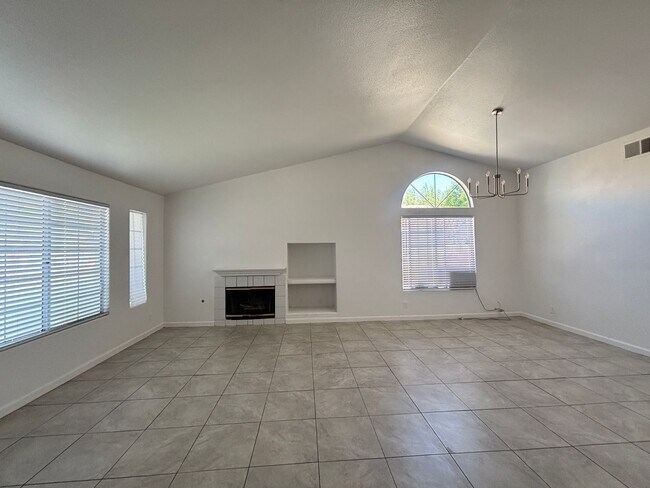 Building Photo - Renovated Spacious East Lancaster Single Story Home