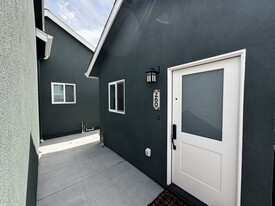 Building Photo - 260 S Shasta St