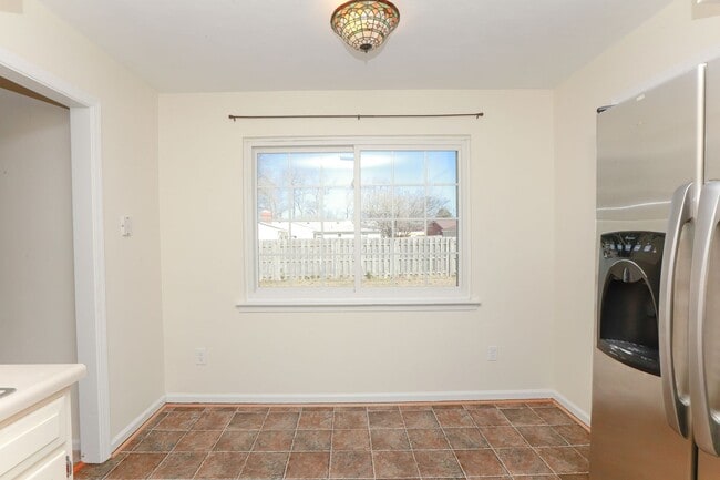 Building Photo - Spacious 4BR Home with a Fenced Yard & Jetted Tub