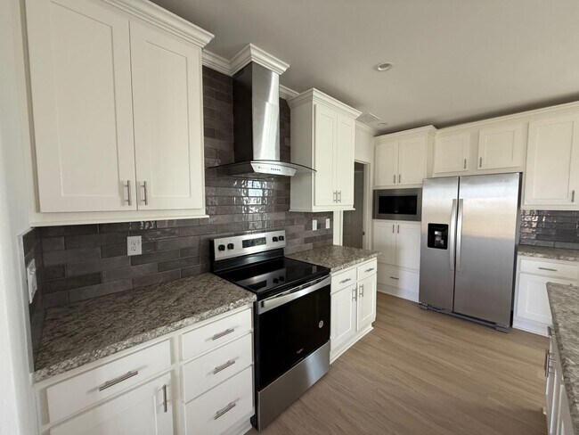 Building Photo - 3808 Sunset Dr