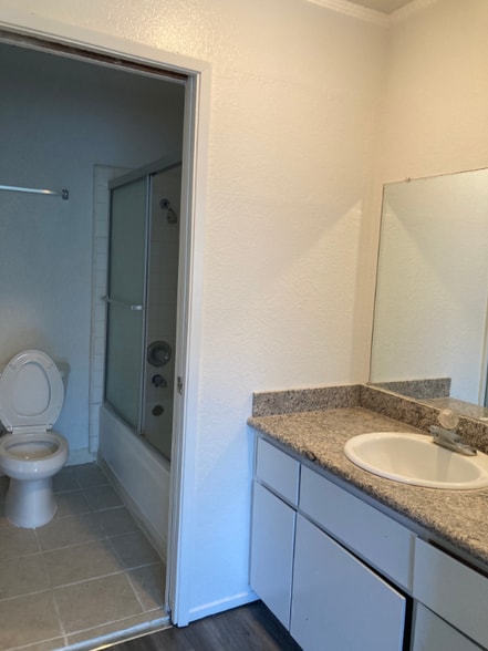 Building Photo - 1518 Moorpark Ave