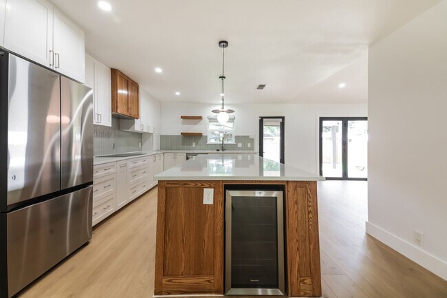 Building Photo - 7412 Fenton Dr