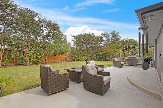 Building Photo - 2012 Foothills