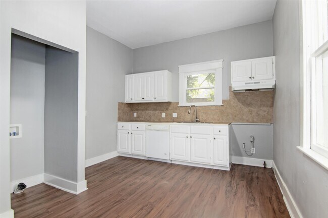 Building Photo - 3220 Melbourne St