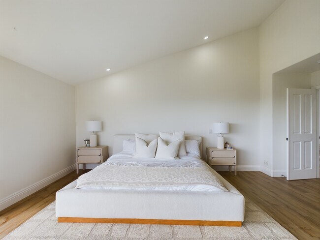 Building Photo - 2543 Caminito Muirfield