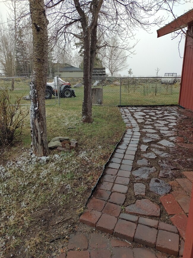 Building Photo - 20 Orcutt Dr