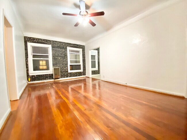 Building Photo - 608 S Dunsmuir Ave