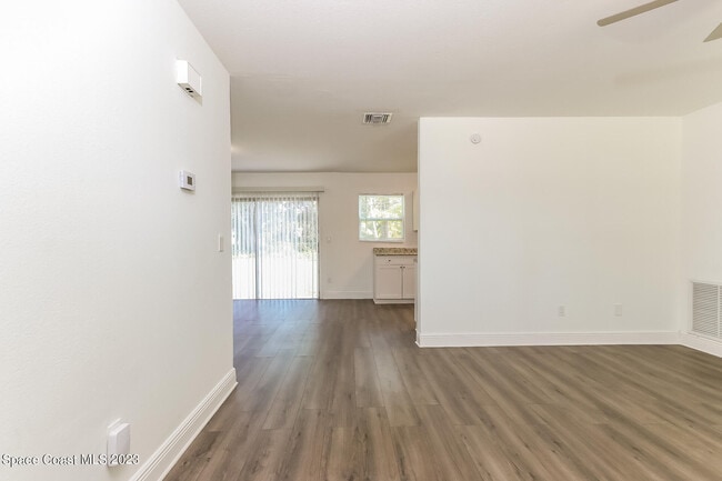 Building Photo - 674 23rd Pl SW