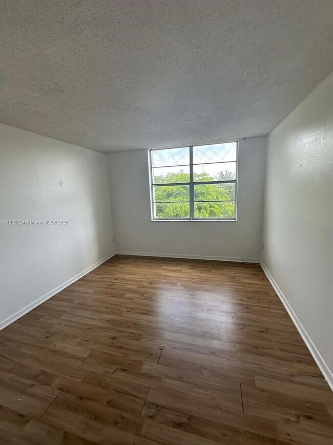 Building Photo - 482 NW 165th St