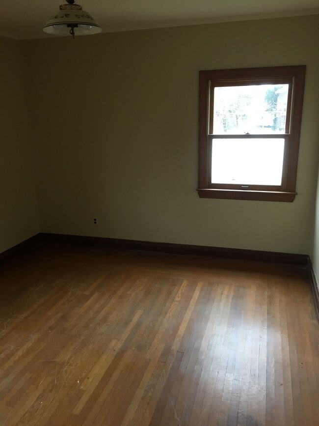 Building Photo - 3172 Mozart Ave