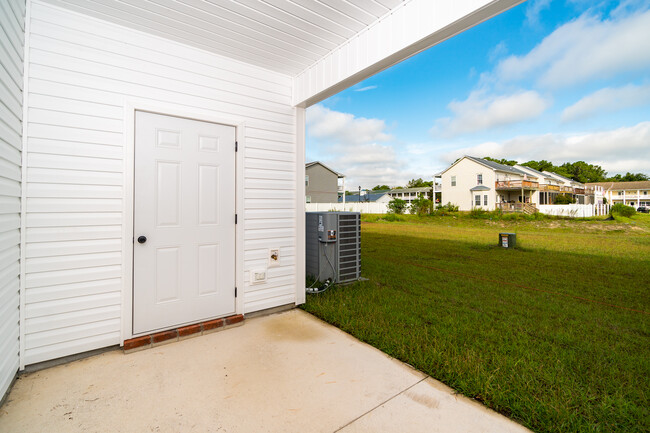 covered patio with storage closet - 70 Catalina Cir