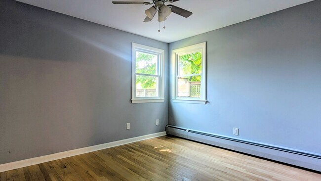 Building Photo - Hamden first floor apartment