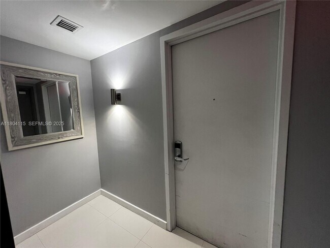 Building Photo - 2600 E Hallandale Beach Blvd