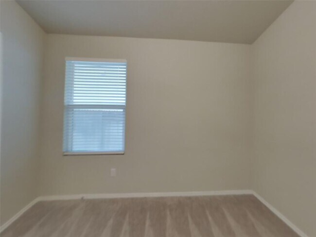 Building Photo - 5217 Saddle Clb Dr