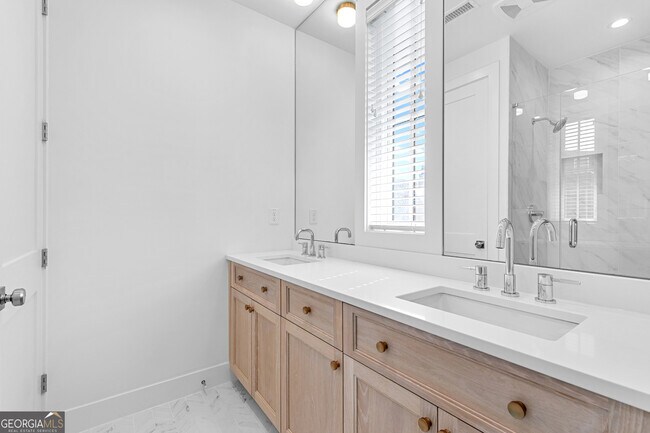 Building Photo - 110 Central Ave