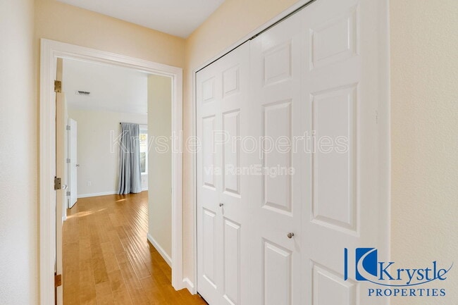 Building Photo - 664 Julmar Cir