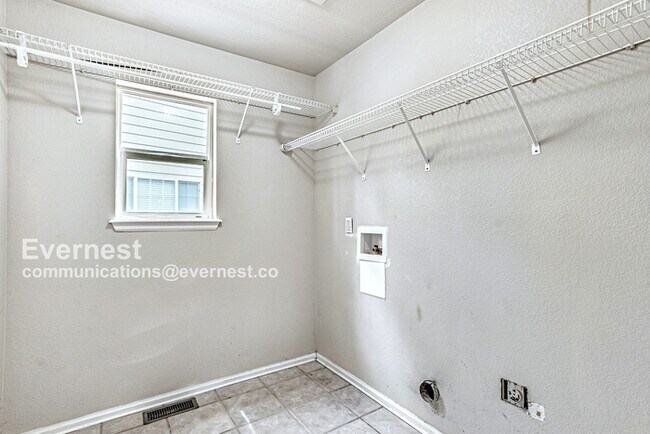 Building Photo - 13087 Race Ct