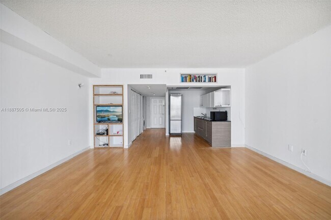 Building Photo - 540 Brickell Key Dr